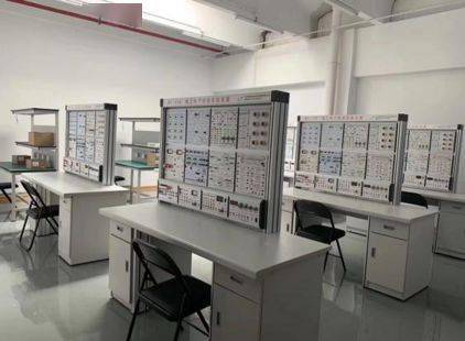 翔宇精品專業推薦 選擇飛機機電設備維修專業,成為 飛機醫生 ,助你走上人生巔峰